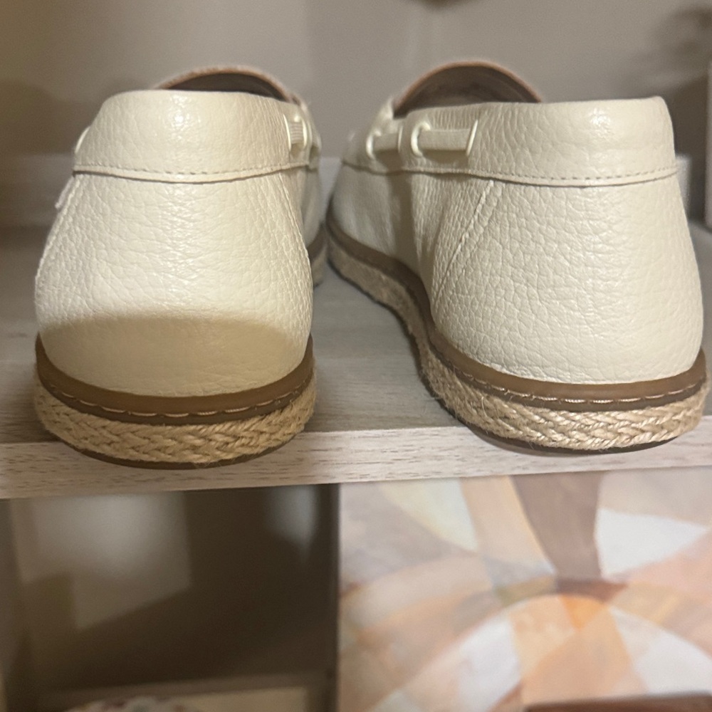 Vionic Cream Loafers - Picture 3 of 10